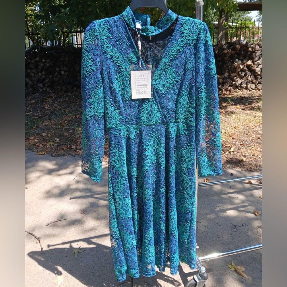 NWT! Women's Green and Navy Lace V-Neck Dress